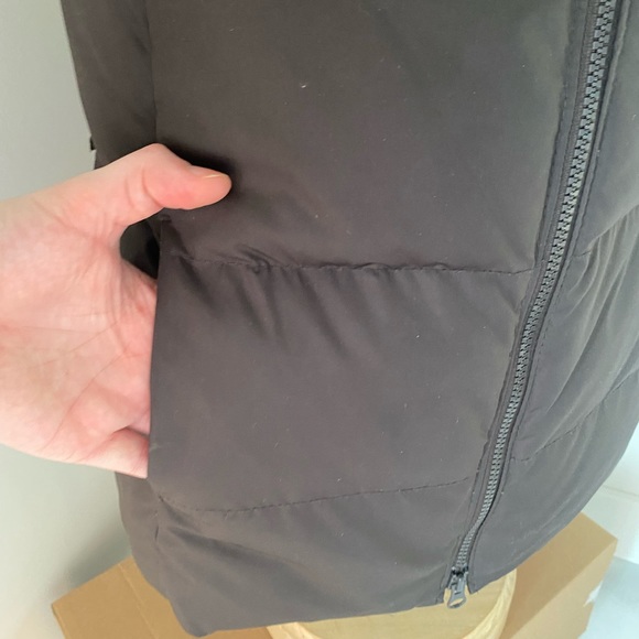 2/$75💥- VEST | Women’s Gap vest size medium - Picture 4 of 4